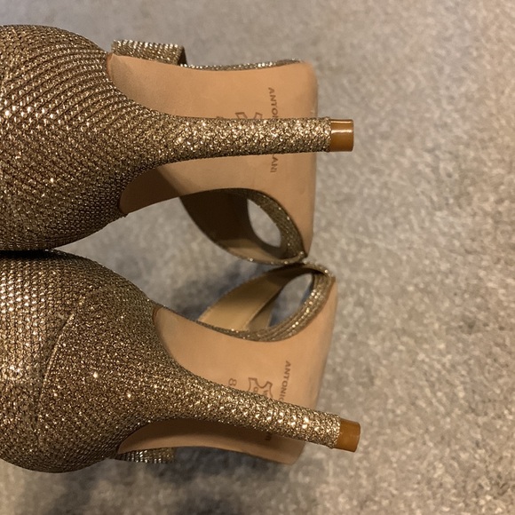 Antonio Melani size 8.5 gold glitter heels - Picture 3 of 4